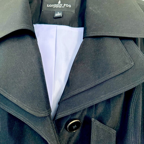 London Fog Black trench coat with lavender lining,hood in size large.Length 36i - Picture 3 of 8